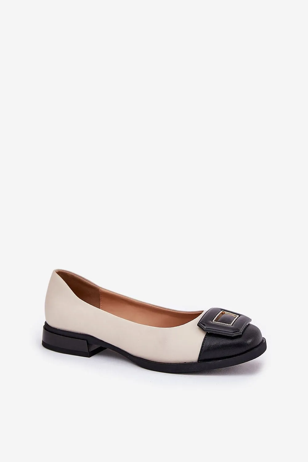 Elegant natural leather ballet flats