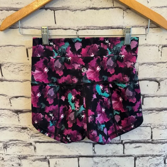 Lululemon Athletica Shorts Wunder Shorts 2&quot; Midnight Bloom SZ 4