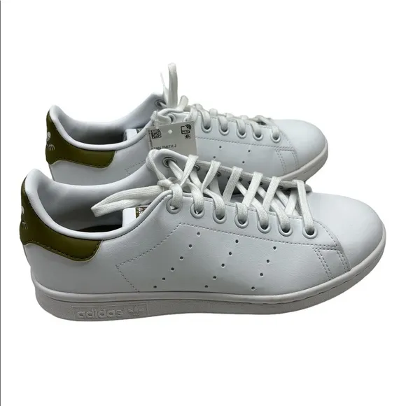 NWT adidas Originals Kids Stan Smith (End Plastic Waste} White Sneaker Size 5.5
