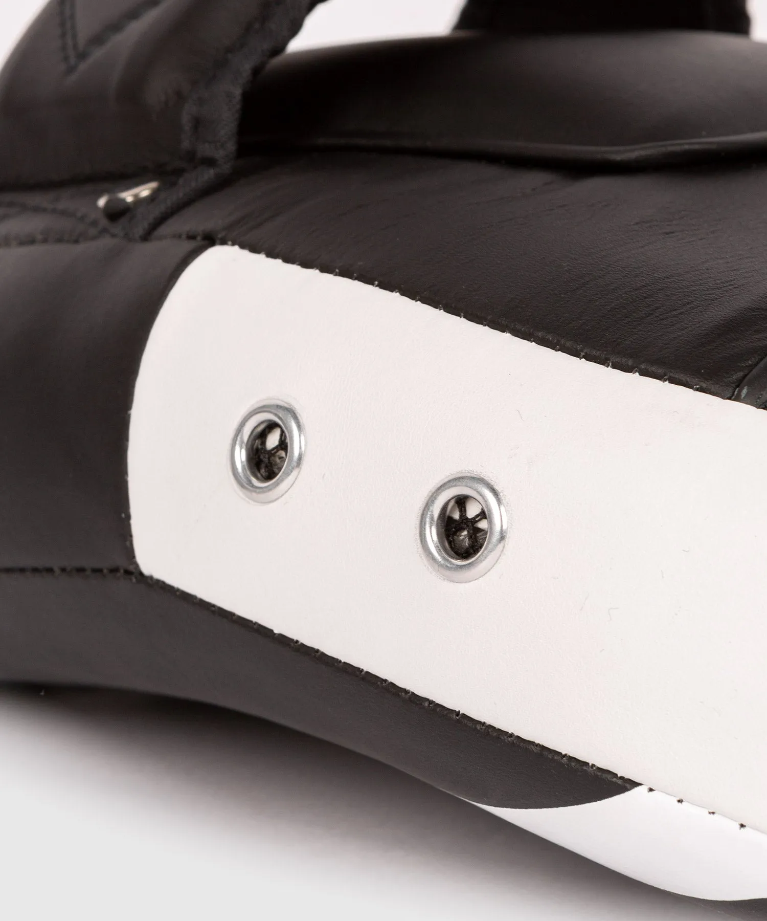 Venum Kick Boxing Gear 2.0 Micro Fibre Kleine Pootjes - Zwart/Wit