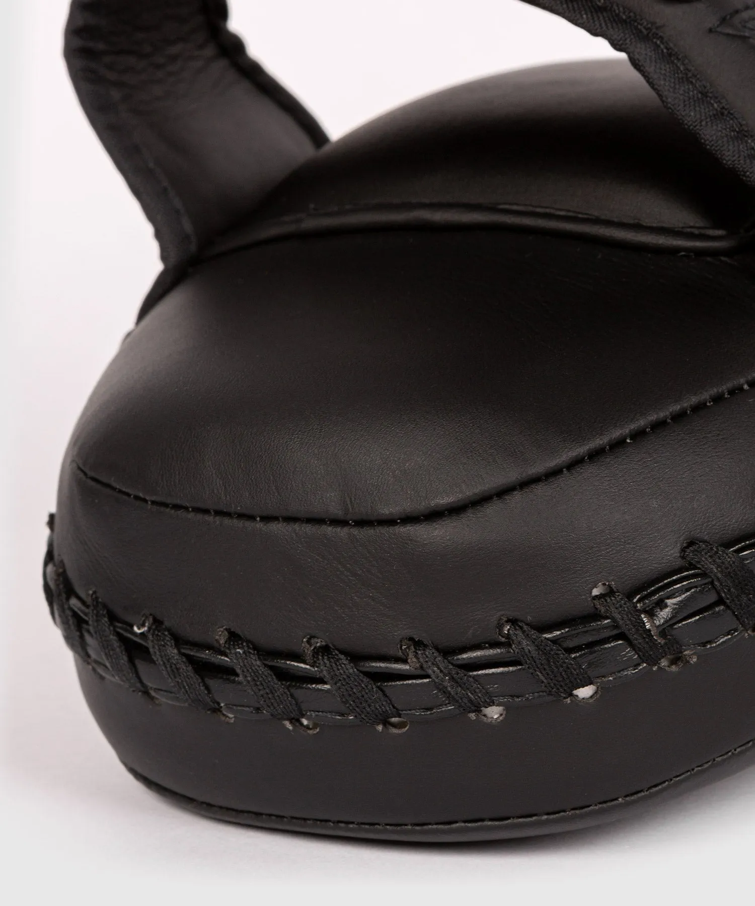 Venum Kick Boxing Gear 2.0 Micro Fibre Kleine Pootjes - Zwart/Wit